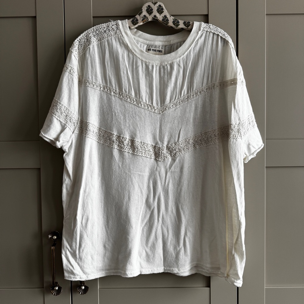 We The Free Dorothy Tee FREEPEOPLE Classic Relaxed Silhouette Feminine Lace Trim